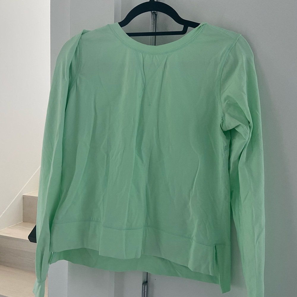 Lululemon green top